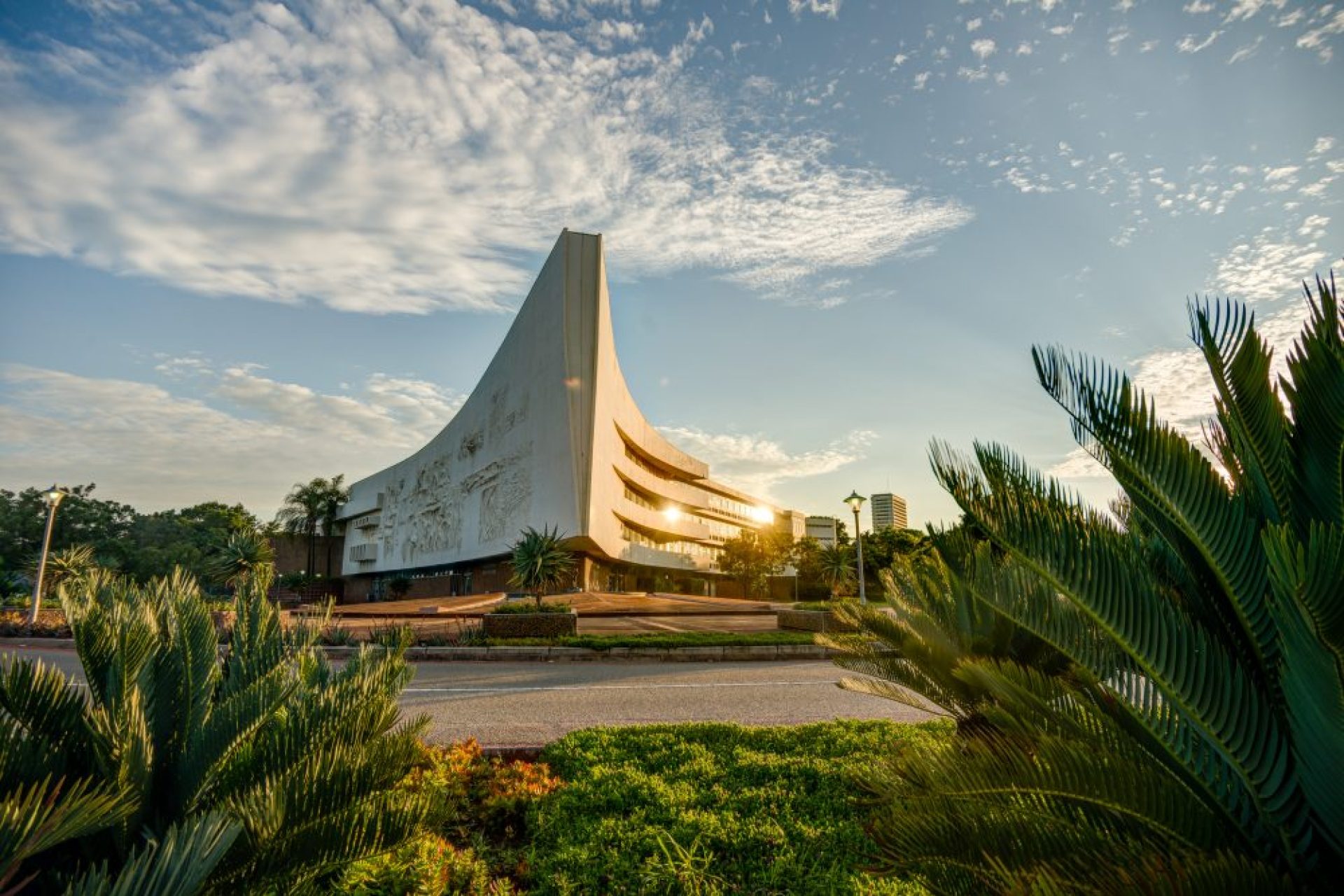 019_Admin Building Skip_220104